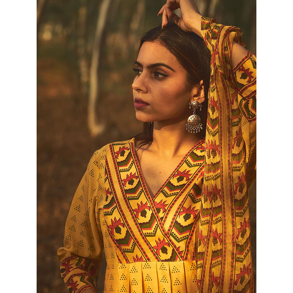 Baise Gaba Yellow Bee Balm Kurta (Set Of 2)