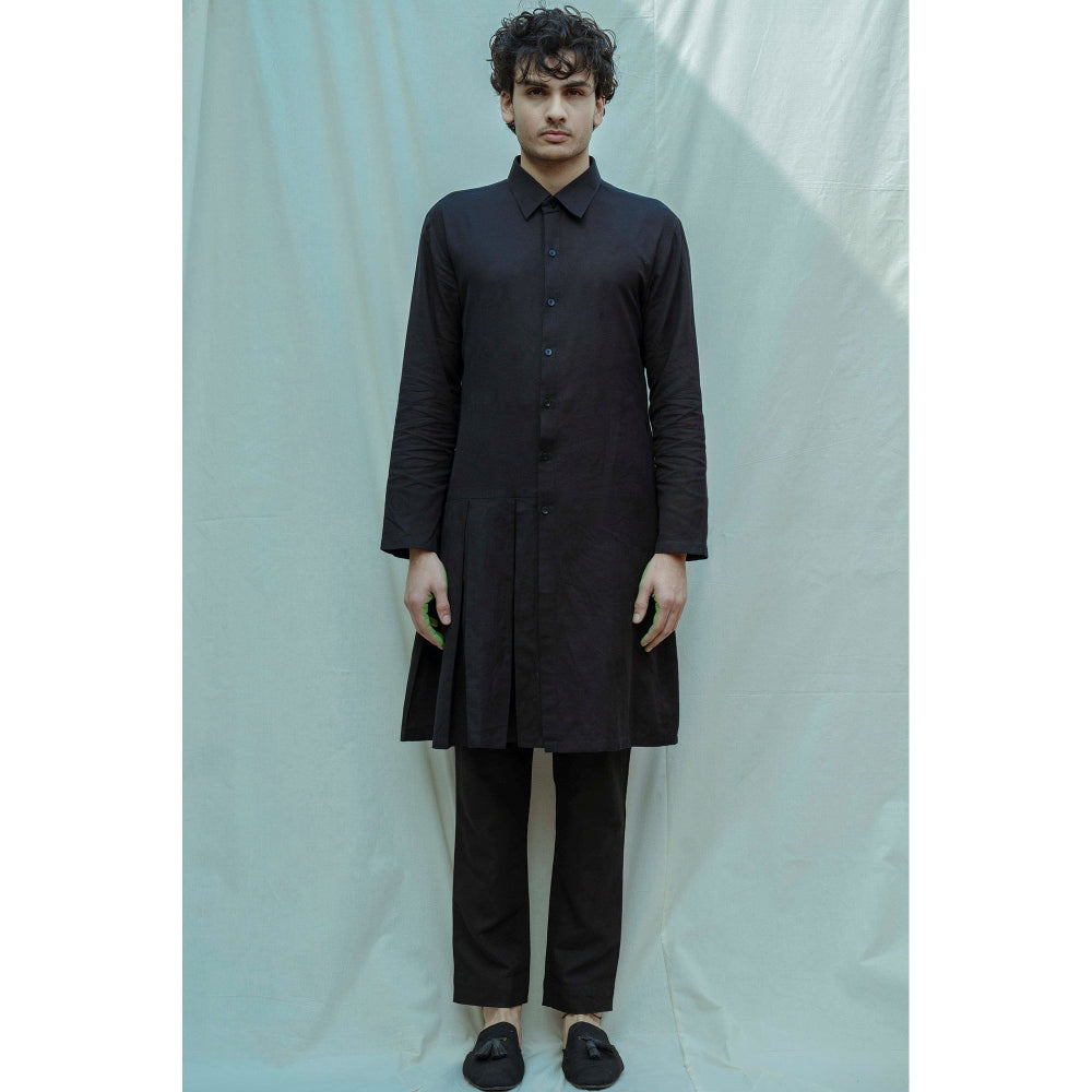 Bohame Cotton X Linen Box Pleated Kurta With Pajama In Black (Set of 2)