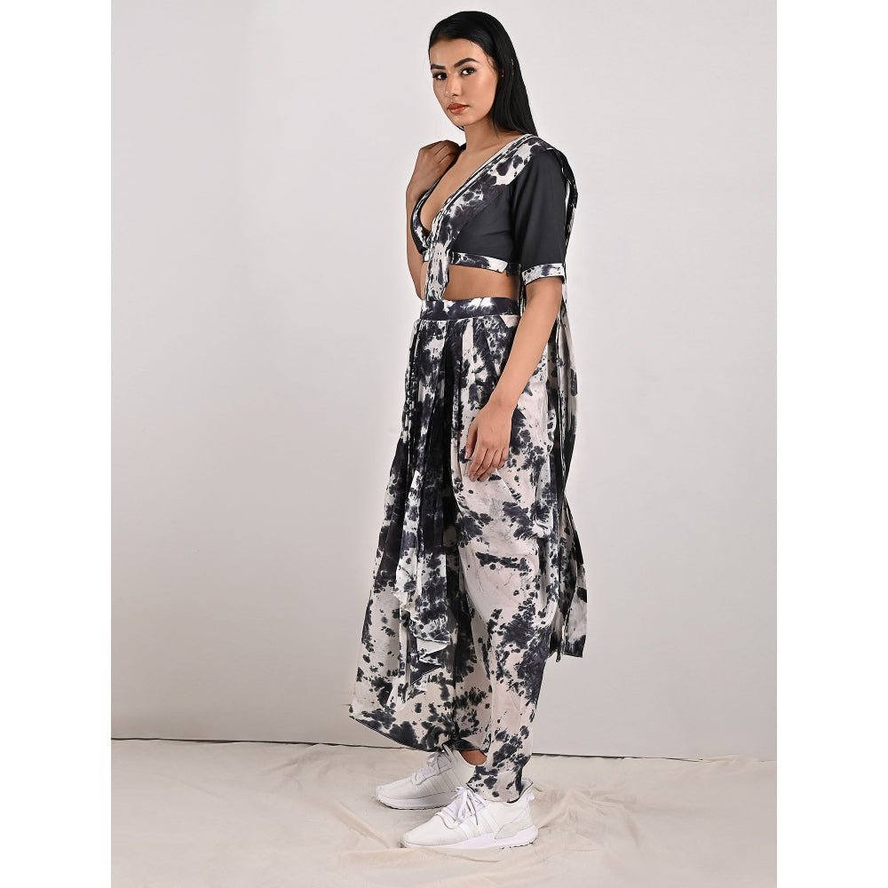 Bohame Arcadia Tie Dye Grey & White Concept Saree (Set of 2)