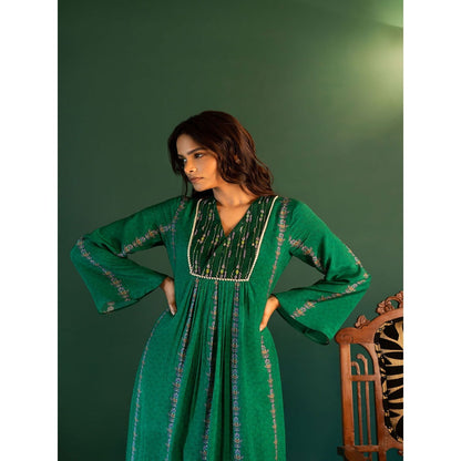 17 : 17 by Simmi Saboo Green Evil Eye Print Overlap Kurta (Set of 2)