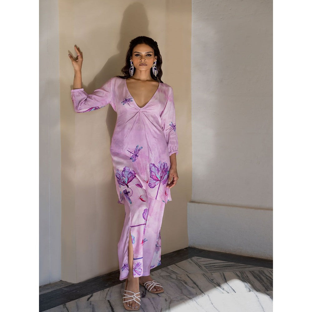 17 : 17 by Simmi Saboo Lilac Dragonfly Print Reverse Knot Long Top with Slit Pants (Set of 2)