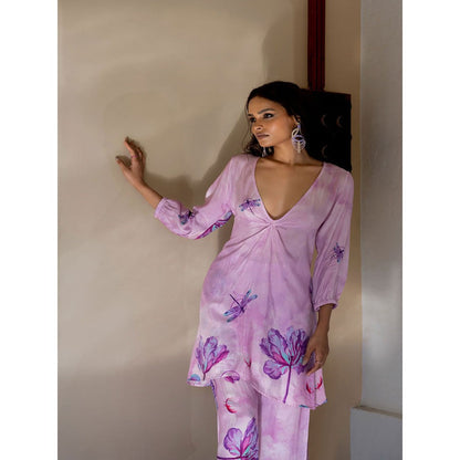 17 : 17 by Simmi Saboo Lilac Dragonfly Print Reverse Knot Long Top with Slit Pants (Set of 2)