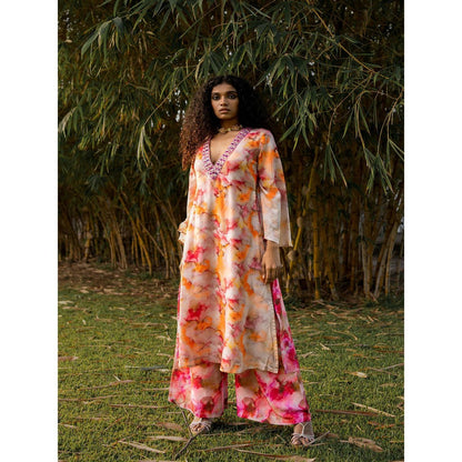 17 : 17 by Simmi Saboo Red Ombre V Neck Slit Kurta (Set of 2)