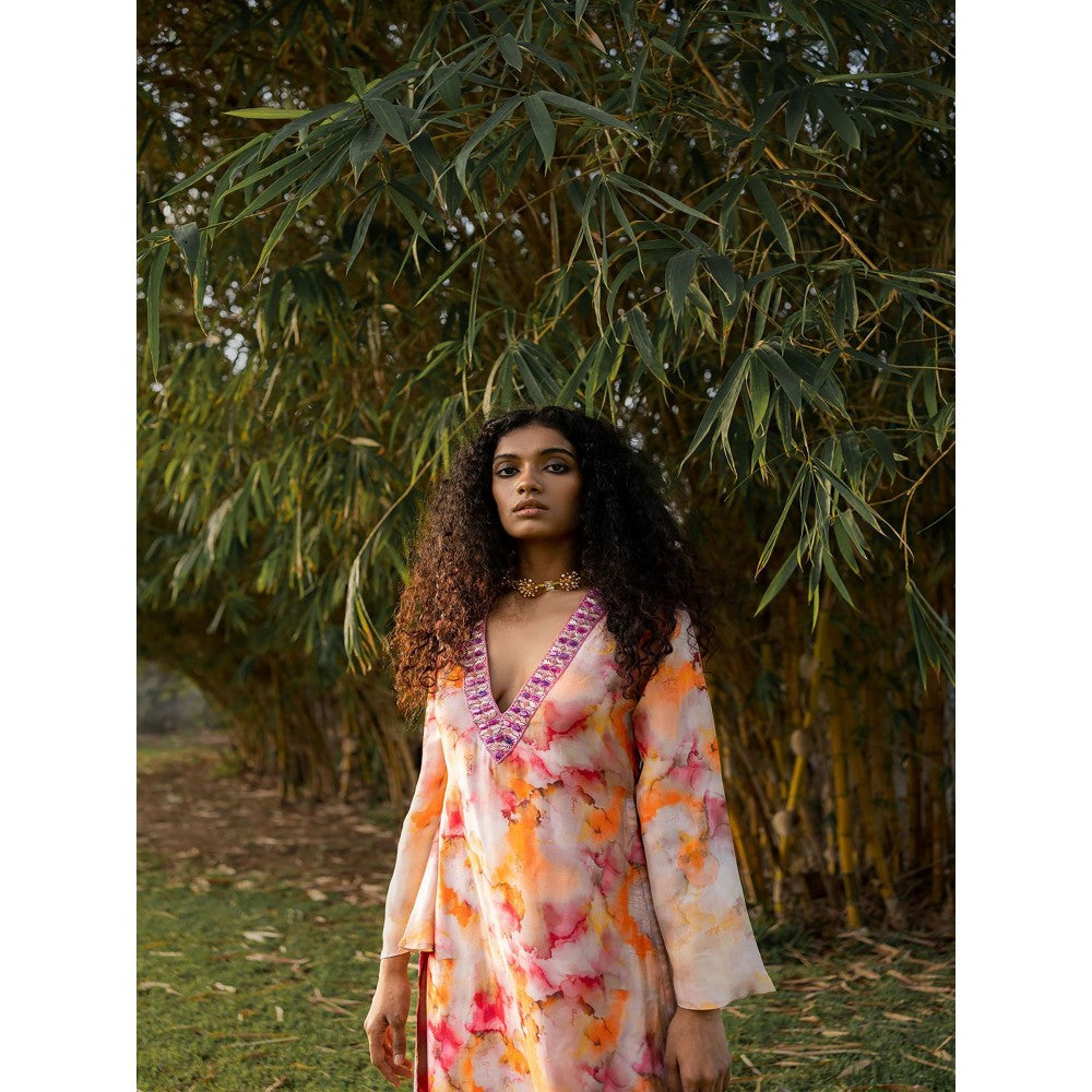 17 : 17 by Simmi Saboo Red Ombre V Neck Slit Kurta (Set of 2)