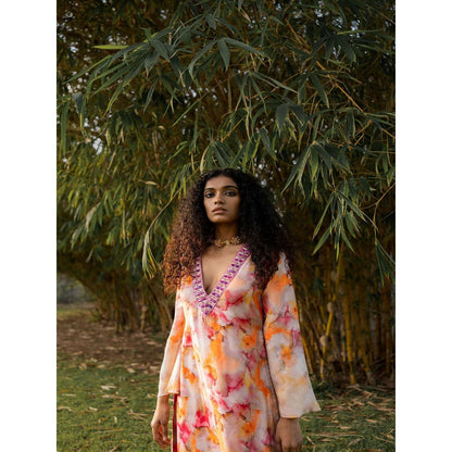 17 : 17 by Simmi Saboo Red Ombre V Neck Slit Kurta (Set of 2)