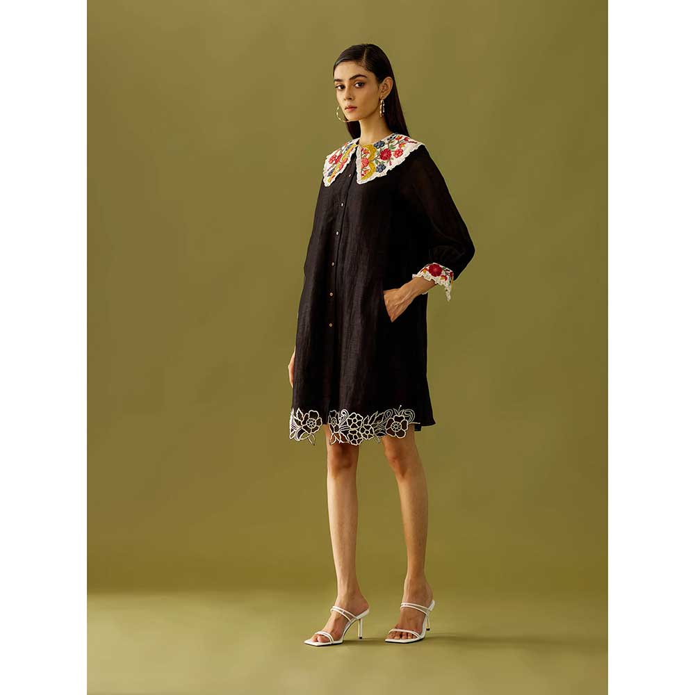CHANDRIMA Black Contrast Collar Dress