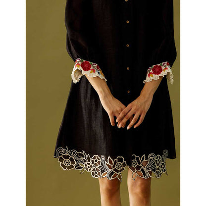 CHANDRIMA Black Contrast Collar Dress