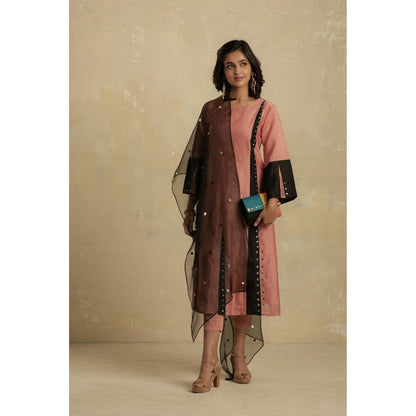 Charkhee Dusky Pink Panelled Kurta With Pant & Organza Dupatta - (Set of 3)