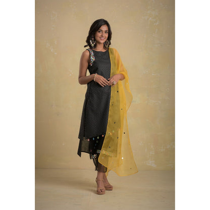 Charkhee Black Sleeveless Layered Kurta With Pants & Dupatta - (Set of 3)