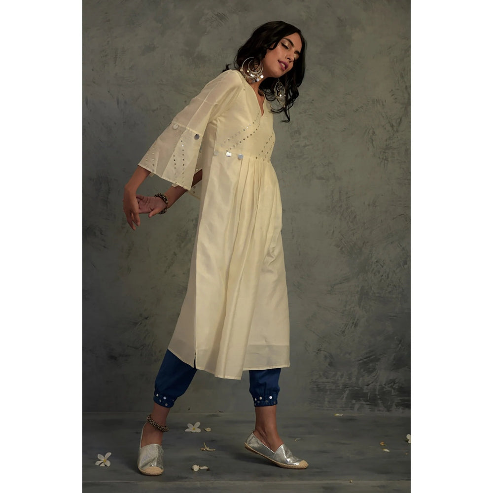 Charkhee Chanderi Flared Sleeve Kurta Set With Jogger - (Set of 3)