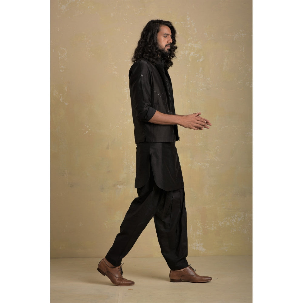 charkhee Men Black Pathani Kurta with Salwar (Set of 2)