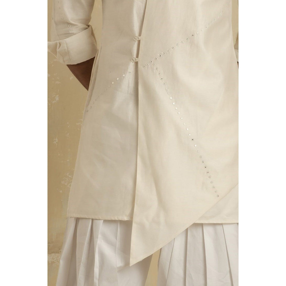 charkhee Men Off White Diagonal Short Kurta with Salwar (Set of 2)