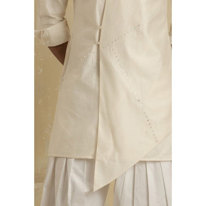 charkhee Men Off White Diagonal Short Kurta with Salwar (Set of 2)