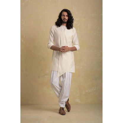 charkhee Men Off White Diagonal Short Kurta with Salwar (Set of 2)