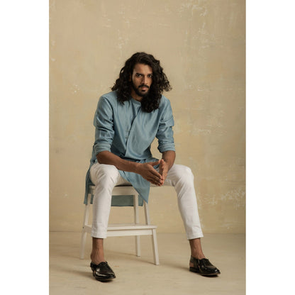 charkhee Men Ice Blue Diagonal Short Kurta with Pants (Set of 2)