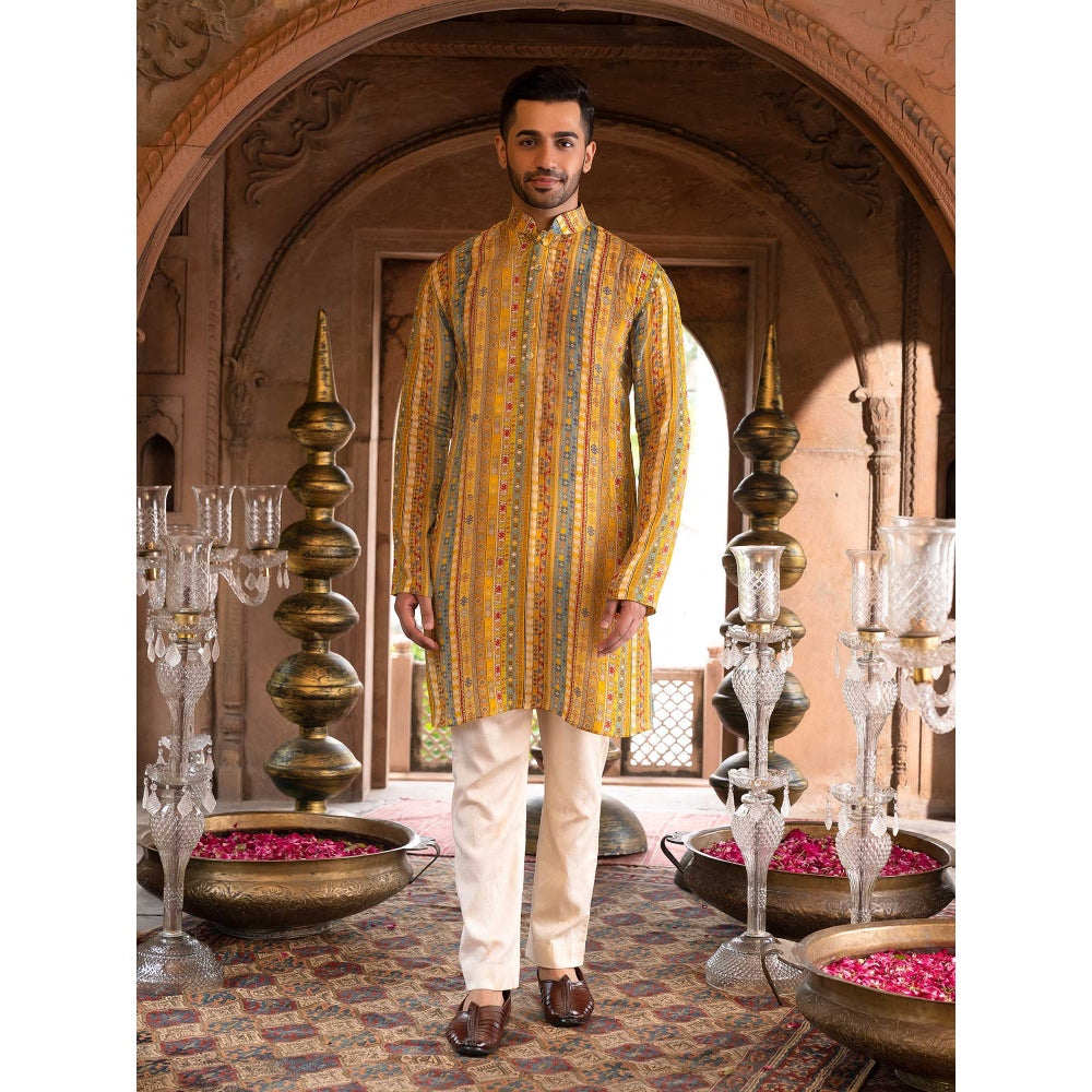 Chhavvi Aggarwal Men Yellow Printed Kurta (Set of 2)