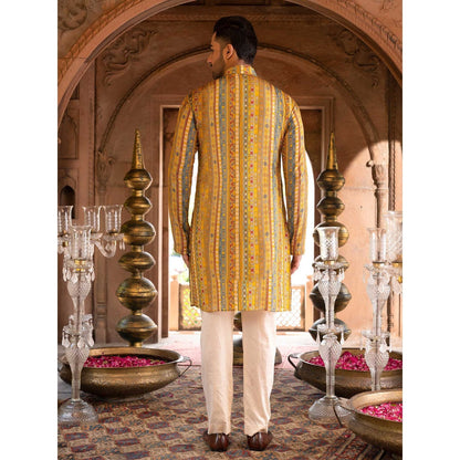 Chhavvi Aggarwal Men Yellow Printed Kurta (Set of 2)