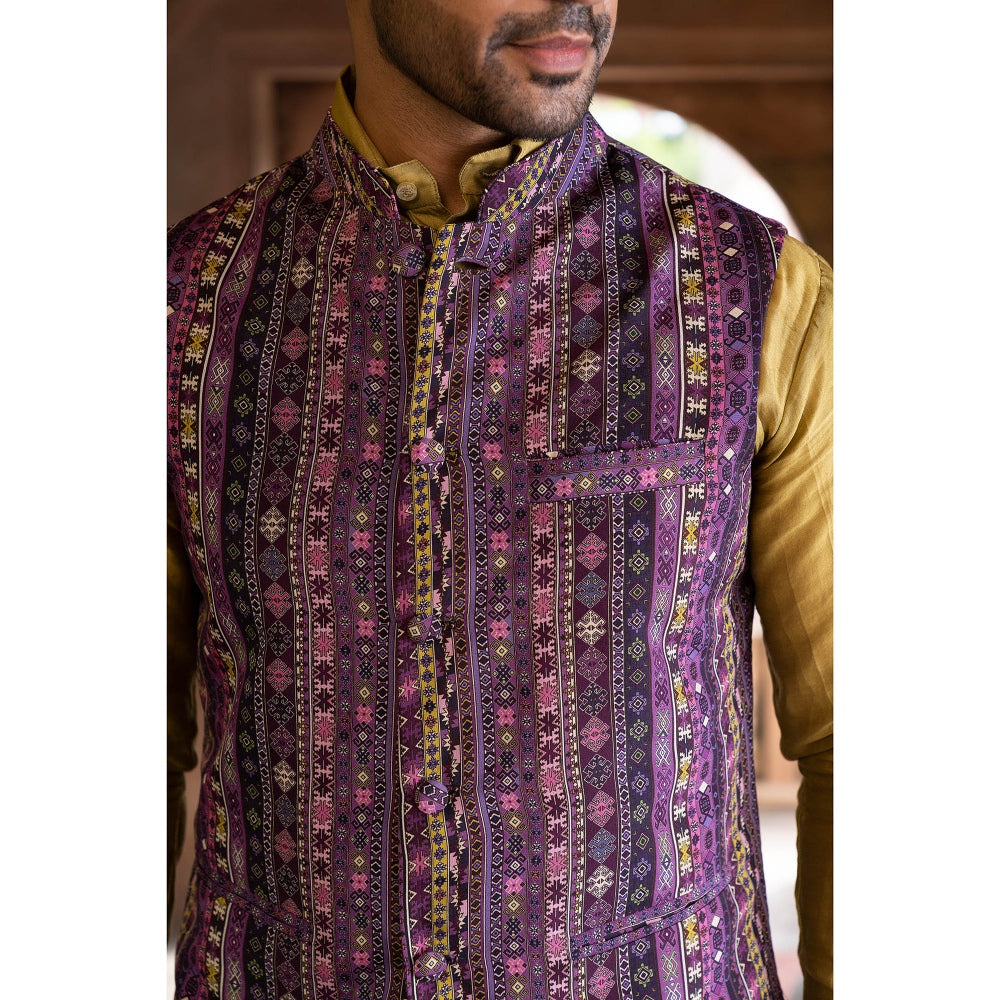 Chhavvi Aggarwal Men Olive and Purple Printed Bundi (Set of 3)