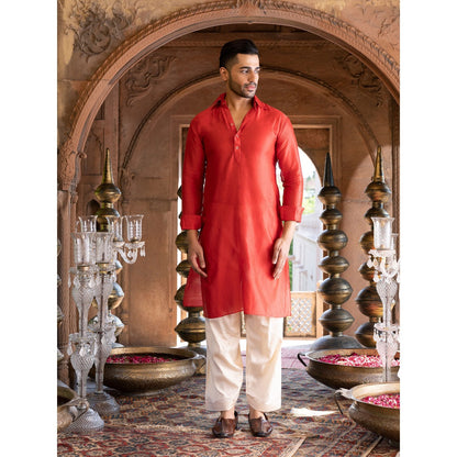 Chhavvi Aggarwal Men Red Solid Kurta (Set of 2)