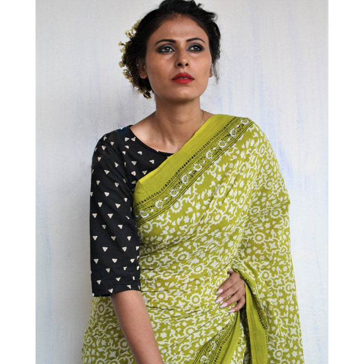 Chidiyaa Parrot Green Block Printed Pure Cotton Mul Saree without Blouse