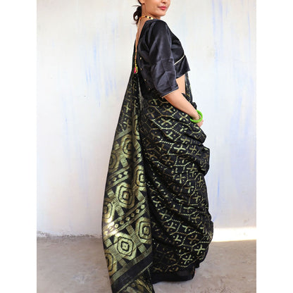 Chidiyaa Ghunghroo Jamdani Saree Shringaar with Unstitched Blouse