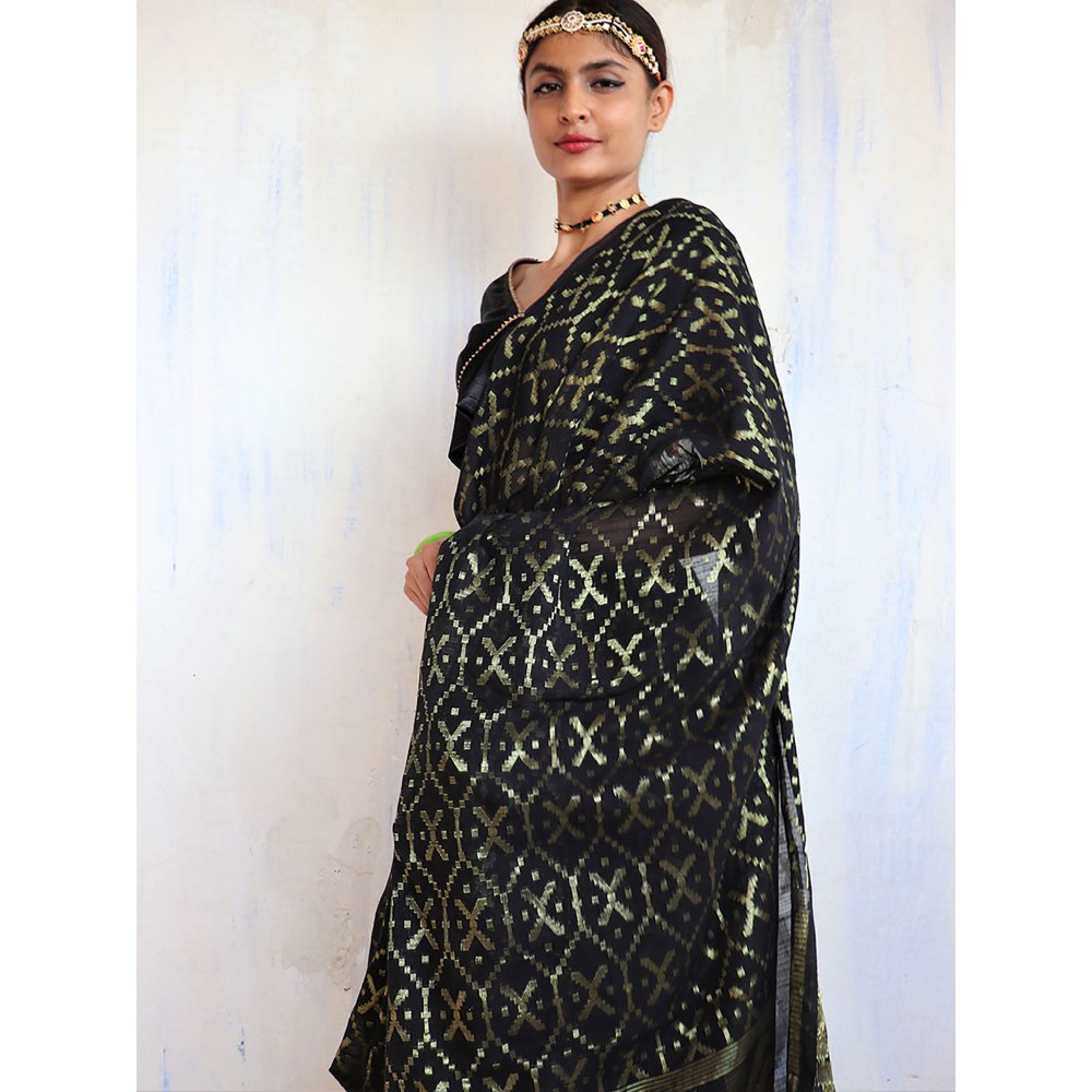 Chidiyaa Ghunghroo Jamdani Saree Shringaar with Unstitched Blouse