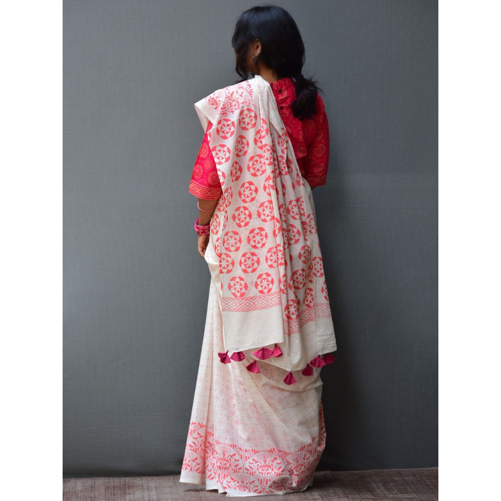 Chidiyaa Rangeen Tulip Hand Block printed Mulmul Cotton Saree with Unstitched