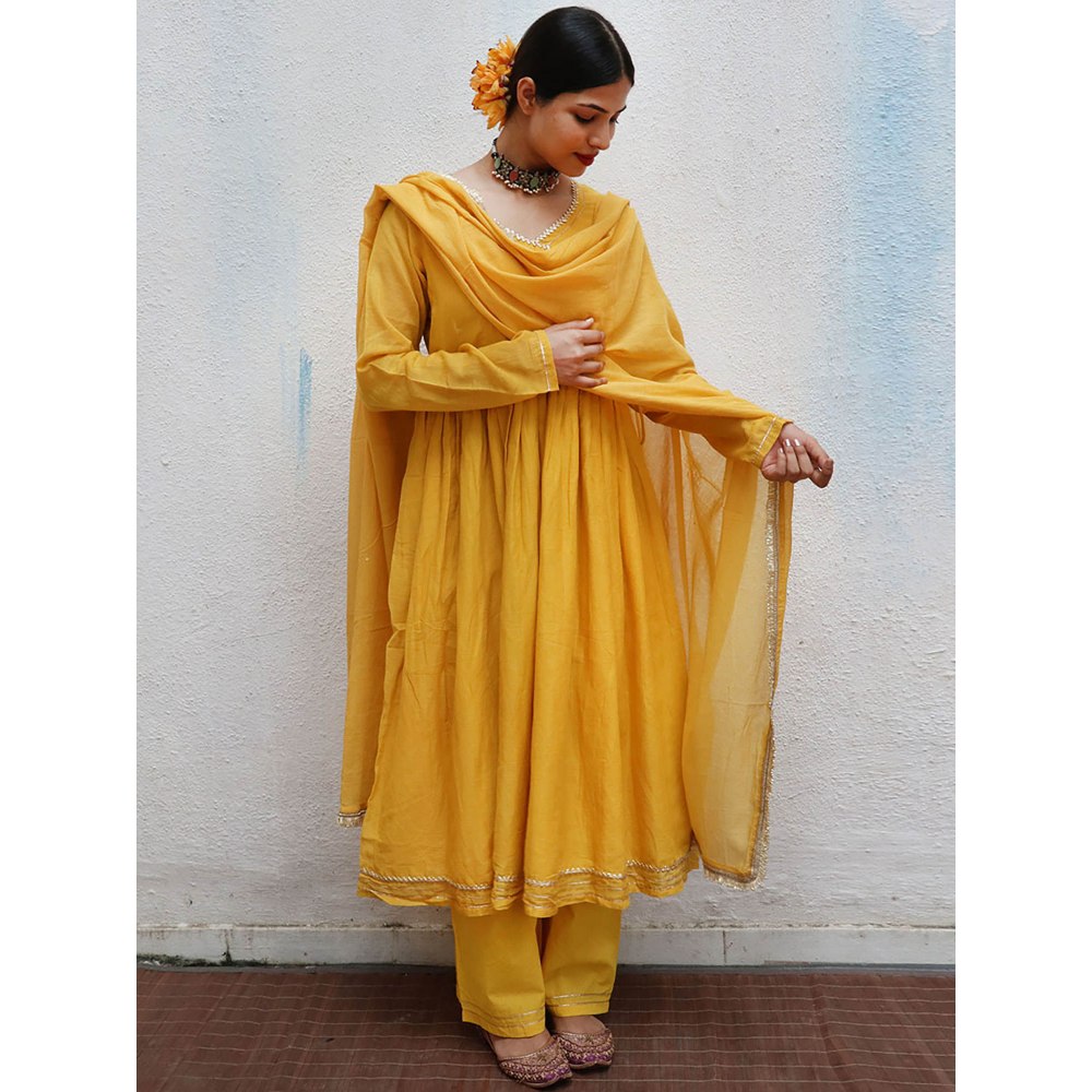Chidiyaa Jugnu Twilight Yellow Mulmul Cotton Kurta Pants with Dupatta (Set of 3)