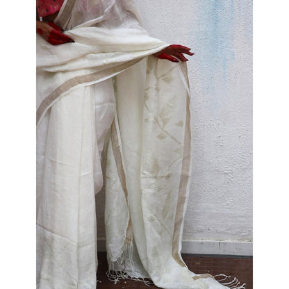 Chidiyaa Juhi Mogra Agnes Jamdani Handwoven Linen Saree with Unstitched Blouse