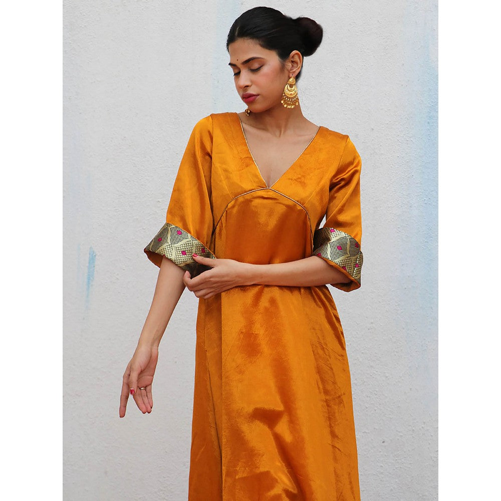 Chidiyaa Sufiyana Akidat Mashru Silk Kurta & Pant (Set of 2)