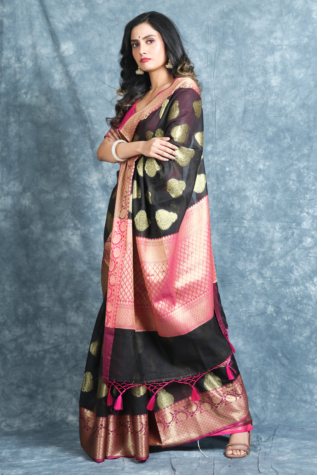 Black Silk Cotton Saree With Woven Design freeshipping - Charukriti