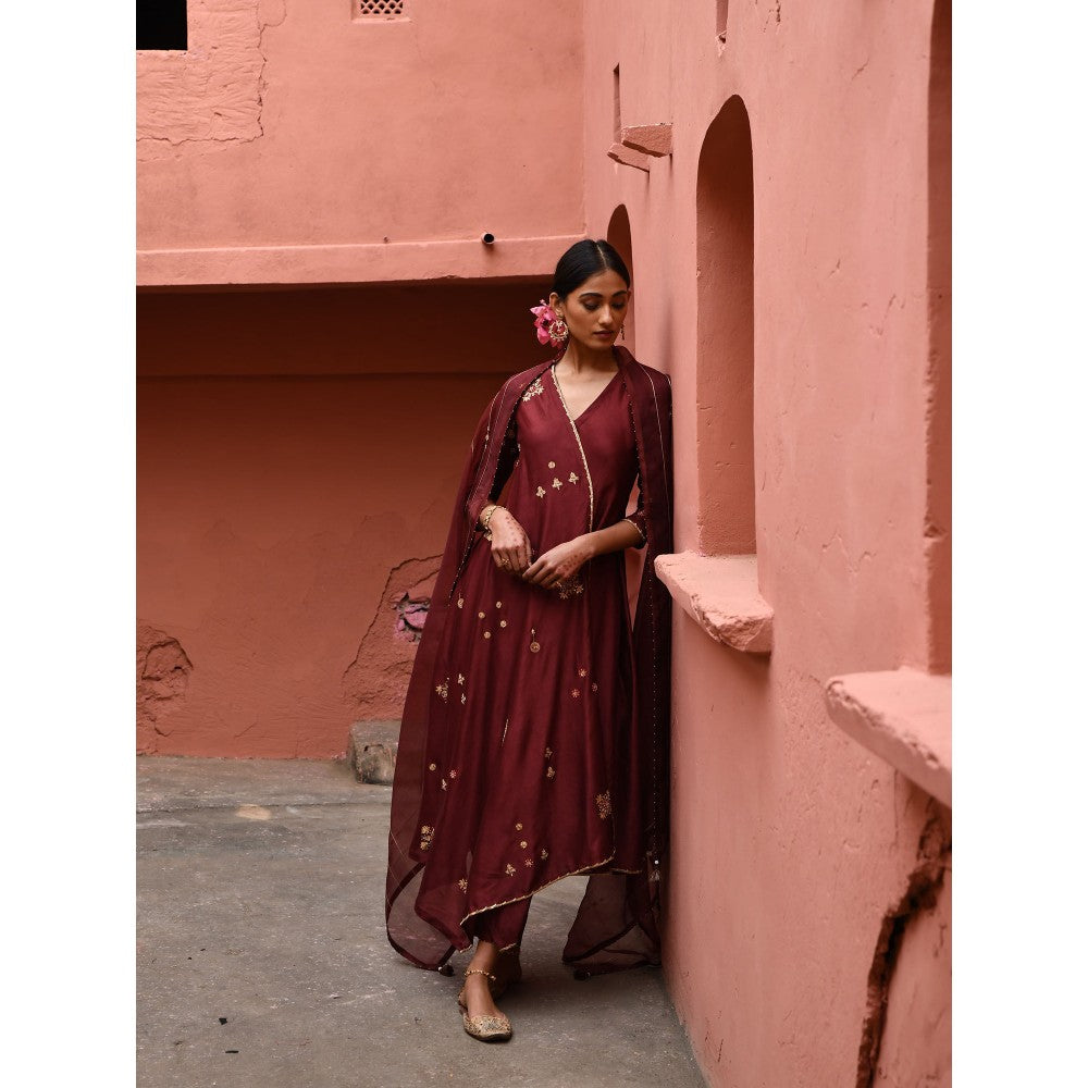 DEEPTHEE Mahogany Hand Embroidered Cross Over (Set of 3)