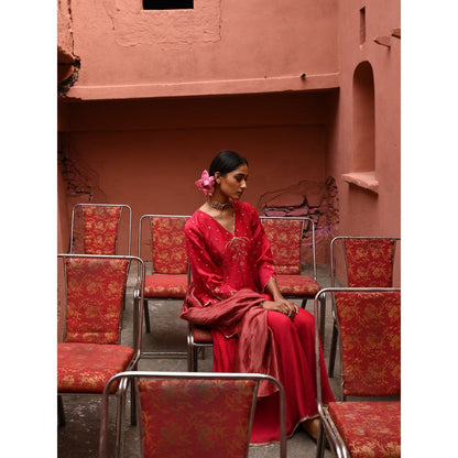 DEEPTHEE Vermillion Panelled Short Kurti (Set of 3)