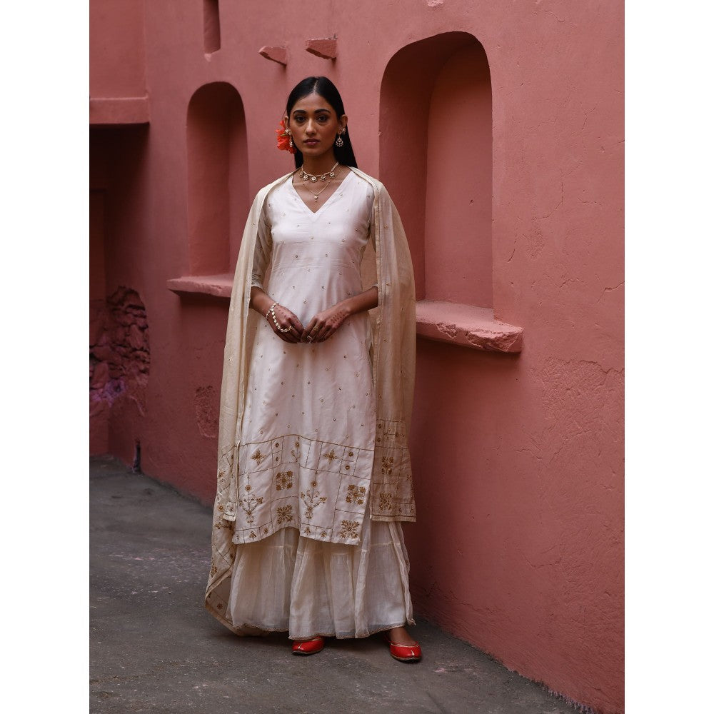 DEEPTHEE Ivory Hand Embroidered Straight Kurta (Set of 3)