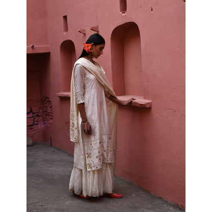 DEEPTHEE Ivory Hand Embroidered Straight Kurta (Set of 3)