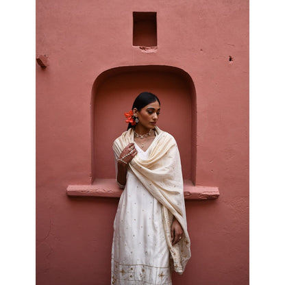 DEEPTHEE Ivory Hand Embroidered Straight Kurta (Set of 3)