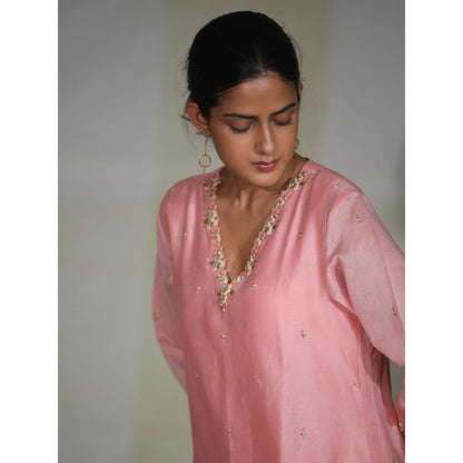 DEEPTHEE Chalk Pink Hand Embroidered Side Panel Anarkali Kurta