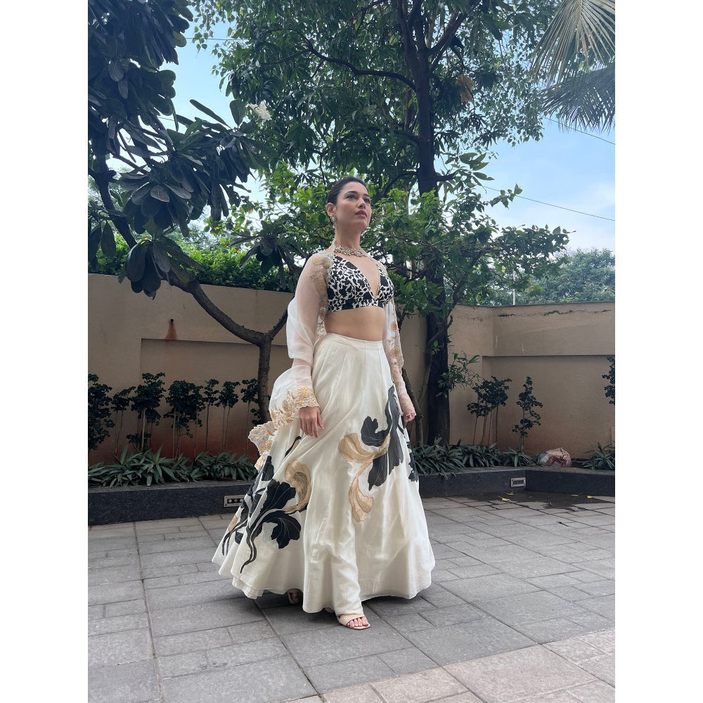 Devnaagri Ivory Handpaint Lehenga and Blouse with Dupatta (Set of 3)