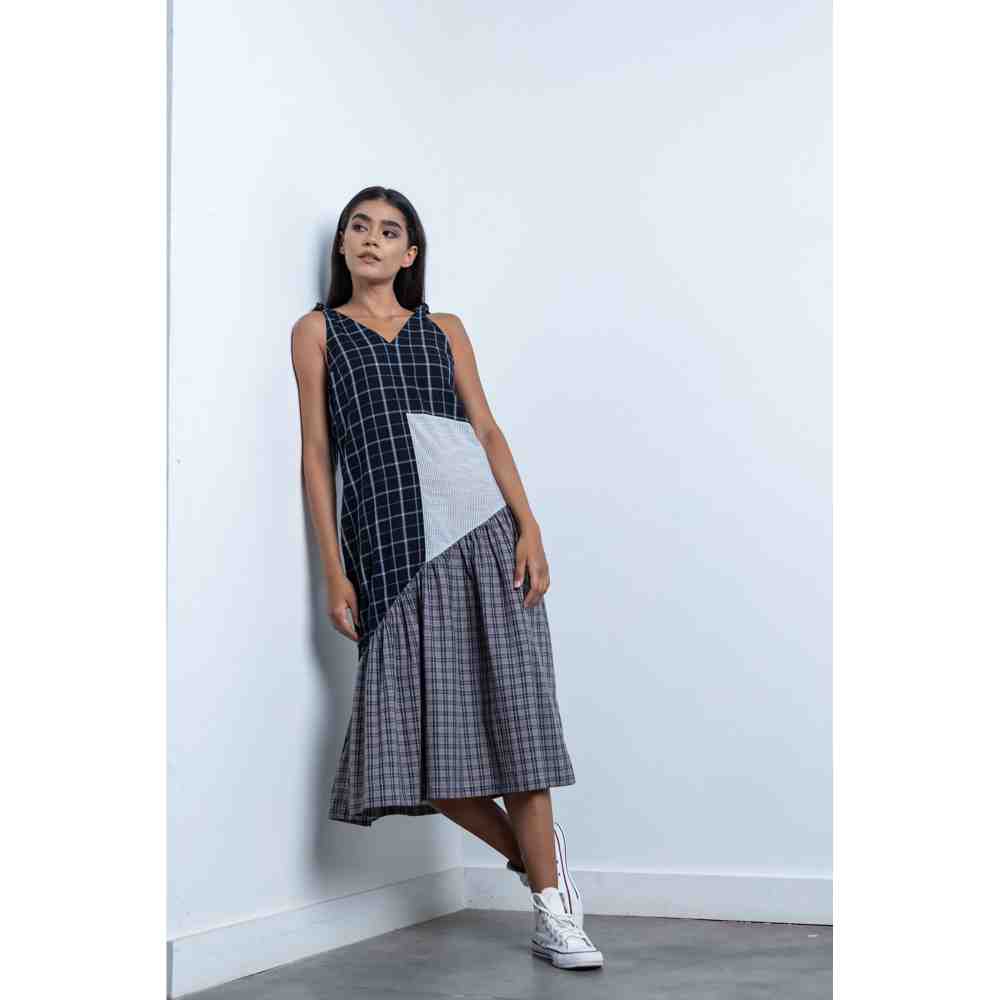 Doodlage Black Checkered Panelled Sheath Dress