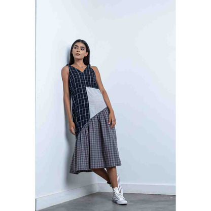 Doodlage Black Checkered Panelled Sheath Dress