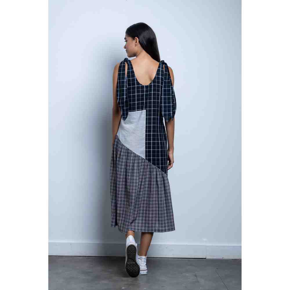 Doodlage Black Checkered Panelled Sheath Dress