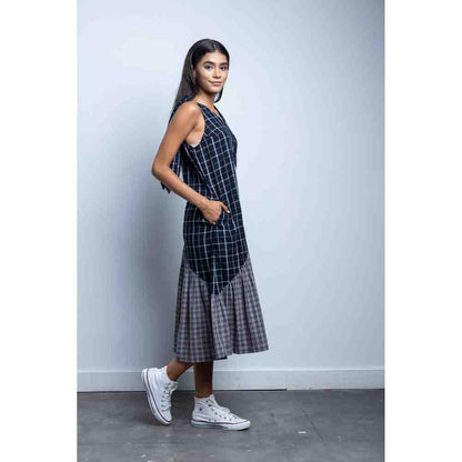 Doodlage Black Checkered Panelled Sheath Dress