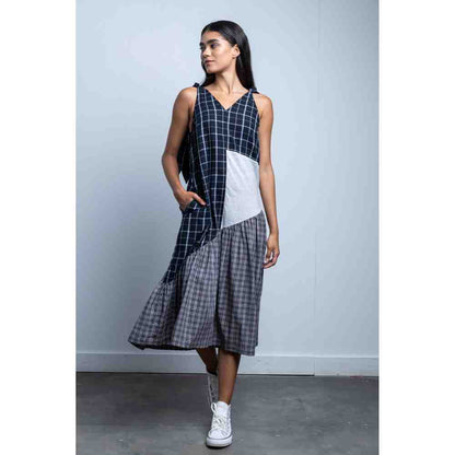 Doodlage Black Checkered Panelled Sheath Dress