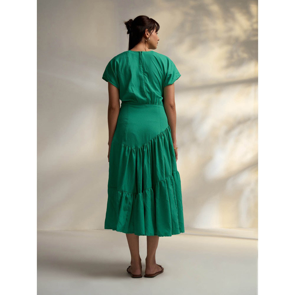 Enness Studio Eldora Green Solid Plain Midi Dress