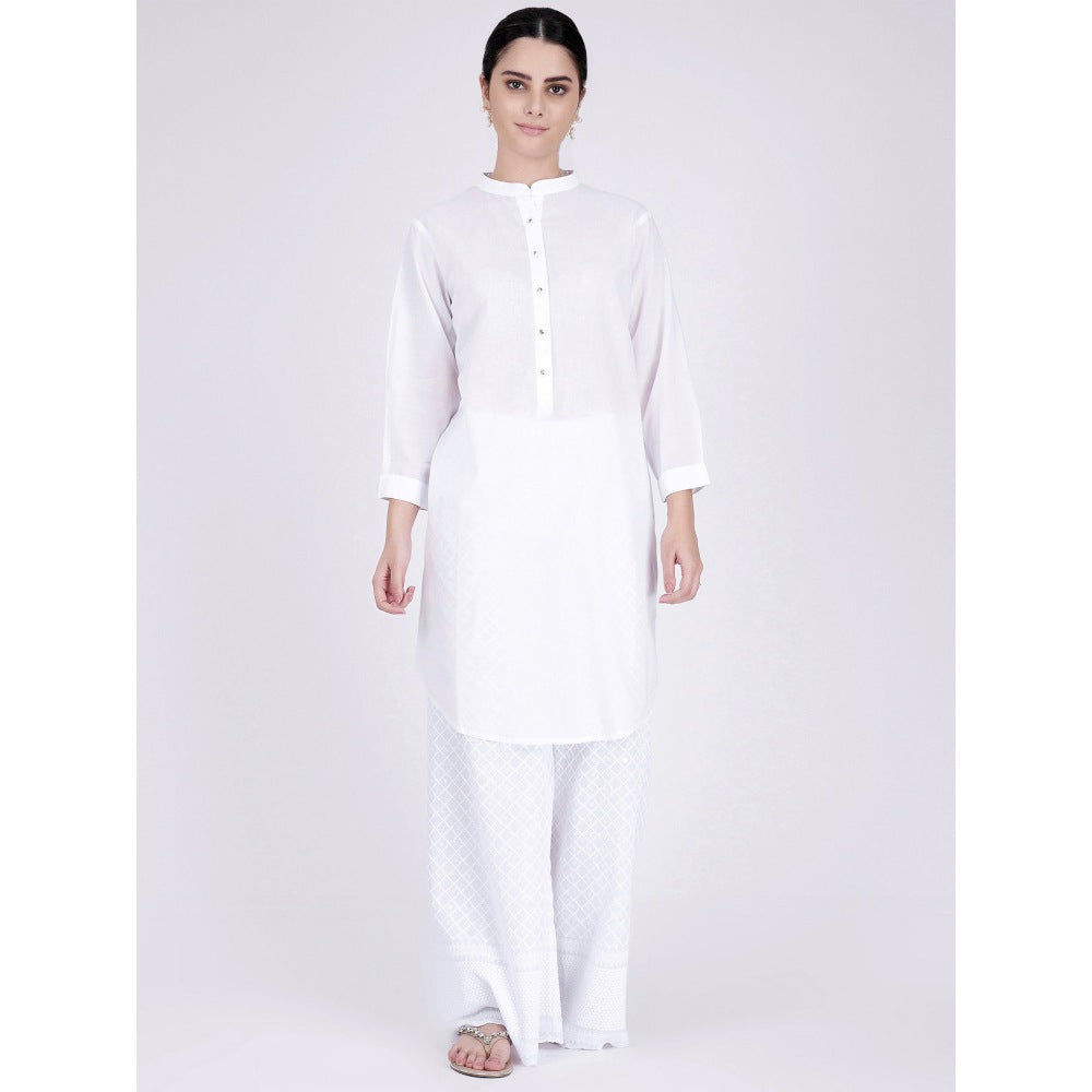 First Resort by Ramola Bachchan White Nehru Collar Kurta And Embroidered Pants (Set of 2)