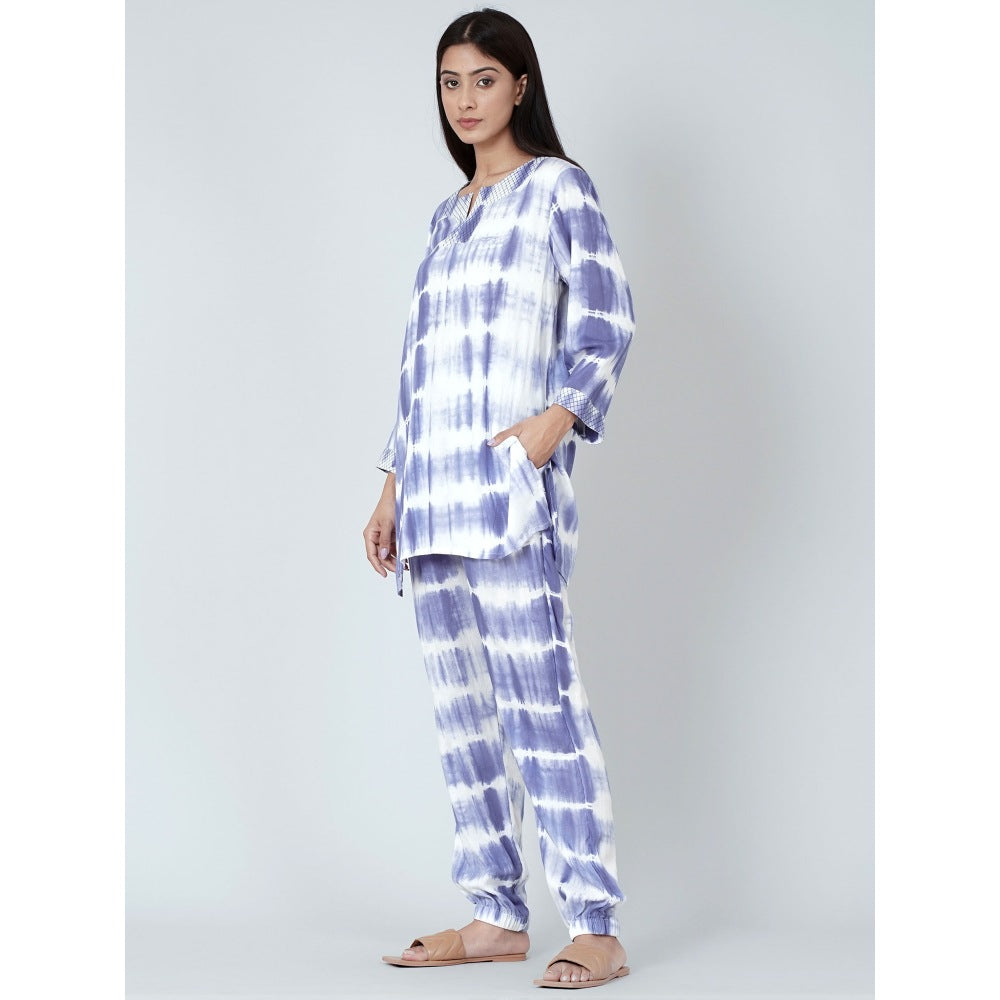 First Resort by Ramola Bachchan Blue And White Tie-Dye Lounge (Set of 2)