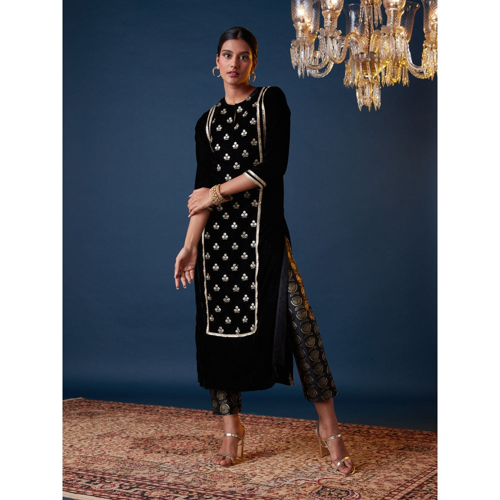 Gajra Gang Miss Makhmali Black Zari & Sequin Embroidered Straight Kurta