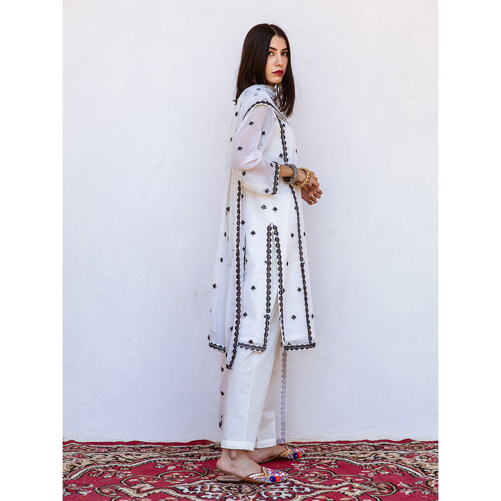 Gulabo Jaipur Jhalak White Straight Kurta (Set of 3)