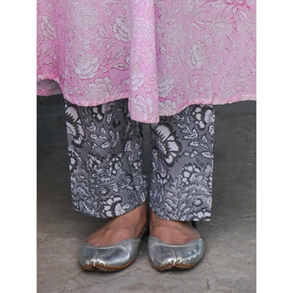 Gulaal Ahe Pant