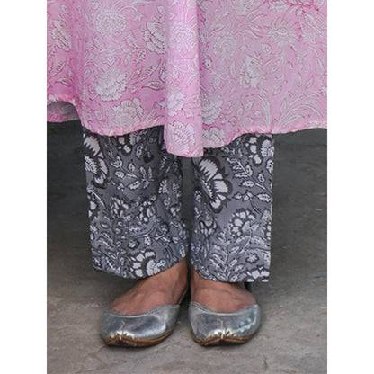 Gulaal Ahe Pant